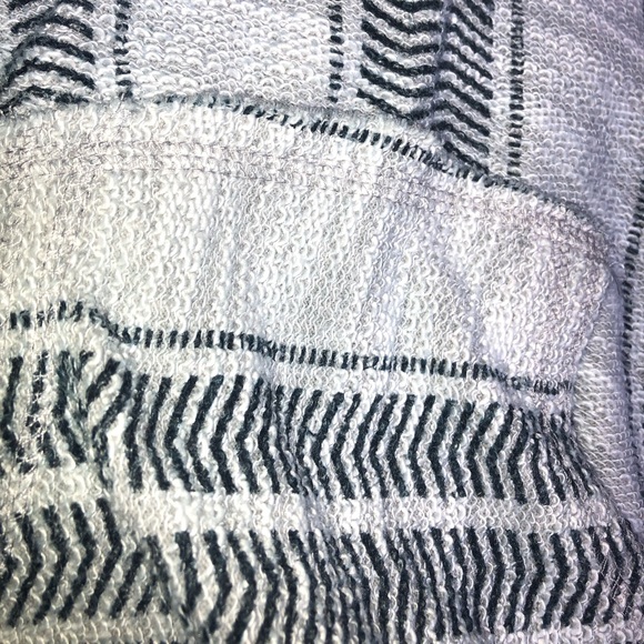 Lightweight Baja pattern hoodie - Picture 3 of 4